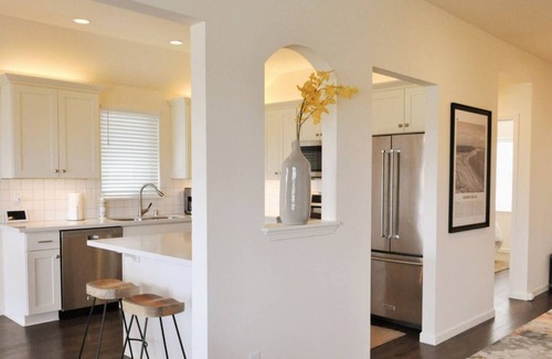 Freeland House | Water view, bright and open 3 bedroom Habor House