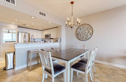 Fort Walton Beach - Destin Condo | Water-View Condo at Sterling Shores - Central AC, Washer/Dryer & Shared Pools