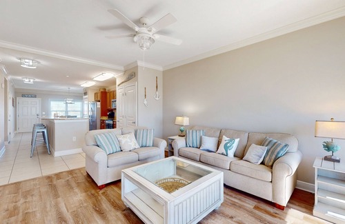 Mexico Beach Condo | Water-view condo with hot tub, pool, fitness room & balcony - dog-friendly