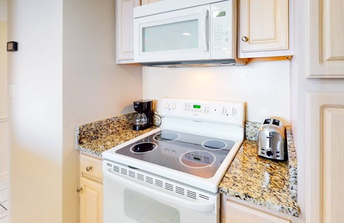 Orange Beach Condo | Water-view condo with central AC, W/D, & shared outdoor pools - walk to beach
