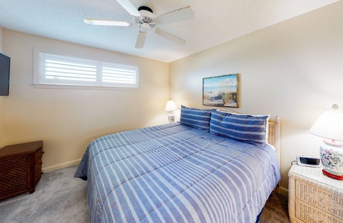 Orange Beach Condo | Water-view condo with central AC, W/D, & shared outdoor pools - walk to beach