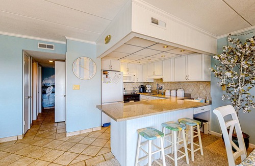 North Ocean City Condo | Water view condo with beach and pool access - balcony, W/D, and central AC