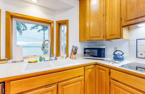 Port Ludlow House | Water-view dog-friendly home with Squamish Harbor view & beach access
