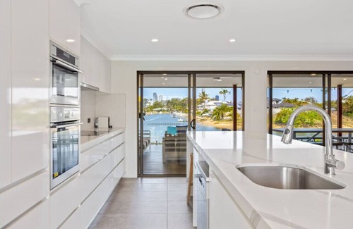 Broadbeach Waters House | Water View Family Getaway - WiFi, Pool, BBQ