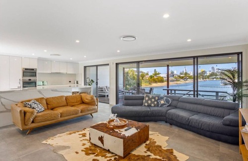 Broadbeach Waters House | Water View Family Getaway - WiFi, Pool, BBQ