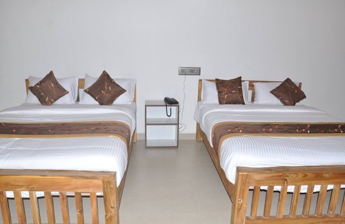 Alur Hotel | Water View Holiday Retreat