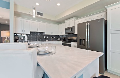 Kissimmee Condo | Water View, Pool Table, Resort Amenities Included!