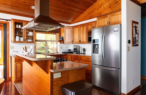 Langley House | Water View, Private Beach, Yoga Studio