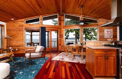 Langley House | Water View, Private Beach, Yoga Studio