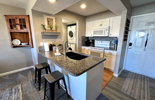 Table Rock Condo | Water View-Walk In condo within Pointe Royale Golf Resort
