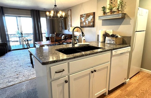 Table Rock Condo | Water View-Walk In condo within Pointe Royale Golf Resort
