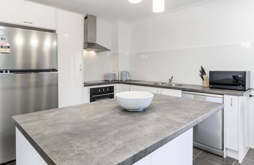 Bellara Apartment | Water Views at Marbrin Lodge