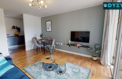 Grangetown Apartment | Water Views - Parking - Balcony - Pets Allowed