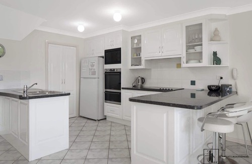 Denhams Beach House | Water Views, Wi-Fi & Beach | Grand Entertainer