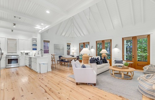 Watercolor House | WaterColor "Wine Down" | Sleeps 6 | 6 Seater Golf Cart |Walk to Beach | Bikes