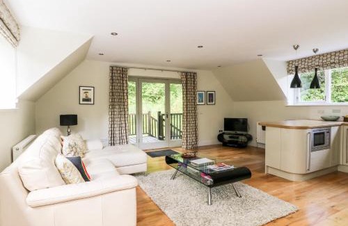 Glen Urquhart House | Waterfall Apartment
