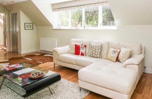 Glen Urquhart House | Waterfall Apartment