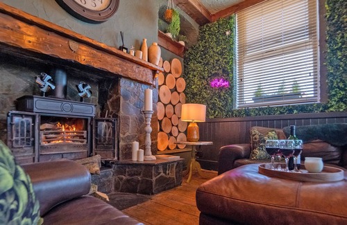 Coelbren Apartment | Waterfall Country Escape, Brecon Beacons Sleeps 19