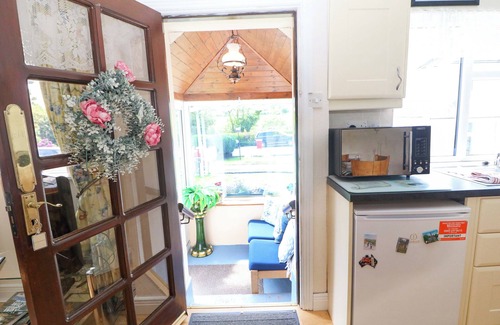 Shiplake Cottage | Waterfall House