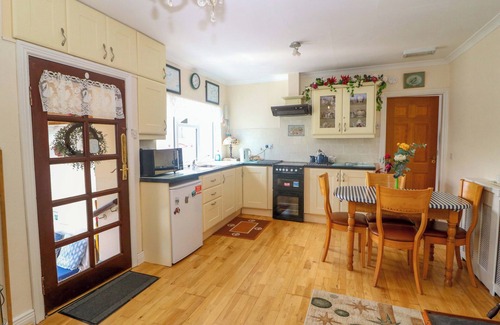 Shiplake Cottage | Waterfall House