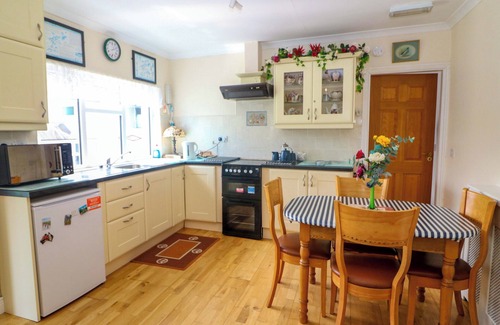 Shiplake Cottage | Waterfall House