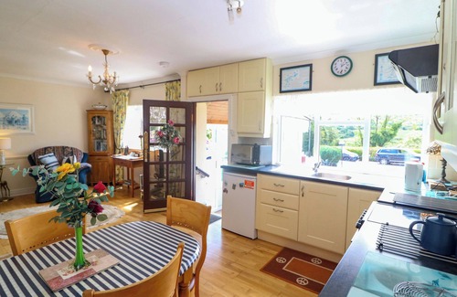Shiplake Cottage | Waterfall House