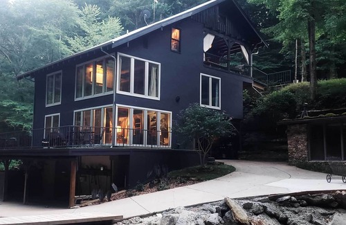 Hickman Apartment | Waterfall Suite- Private Secluded Loft in Lyles