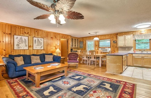 Maggie Valley Cabin | Waterfalls | Hiking| Pool/Hot Tub |Walk to Dinner