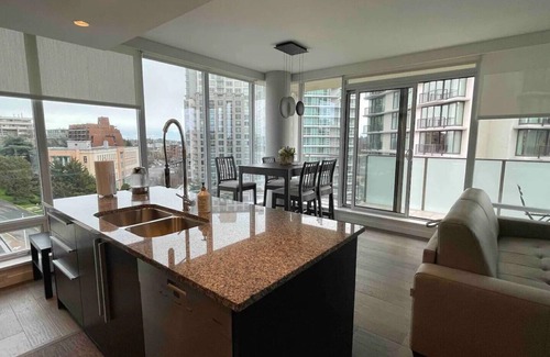 Downtown Victoria Condo | Waterfalls Hotel -Deluxe suite downtown with pool and free parking