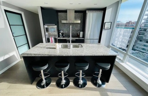 Downtown Victoria Condo | Waterfalls Hotel -Deluxe suite downtown with pool and free parking