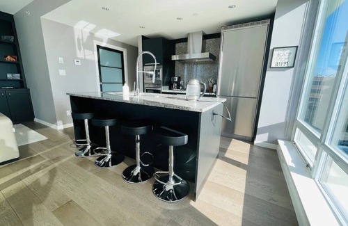 Downtown Victoria Condo | Waterfalls Hotel -Deluxe suite downtown with pool and free parking