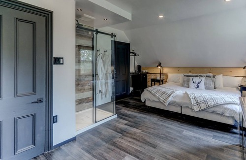 Grenville-sur-la-Rouge Villa | 𝗪𝗔𝗧𝗘𝗥𝗙𝗔𝗟𝗟𝗦 𝗩𝗜𝗟𝗟𝗔 - 𝗔 𝗟𝗨𝗫𝗨𝗥𝗜𝗢𝗨𝗦 𝗥𝗘𝗧𝗥𝗘𝗔𝗧 & 𝗦𝗣𝗔