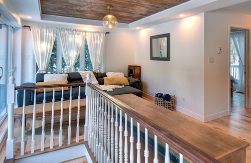 St-Adolphe-d'Howard Cottage | Waterfront Shabby Chic Chalet