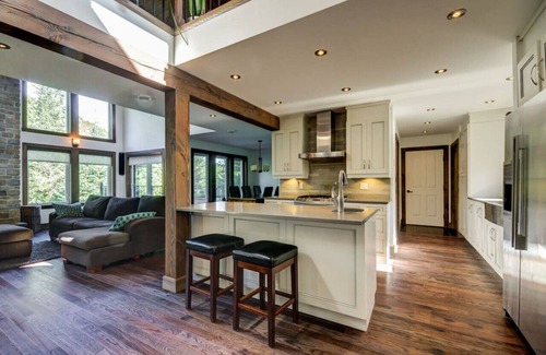St-Adolphe-d'Howard Ski Chalet | Waterfront Prestige in Nature with private Hot Tub