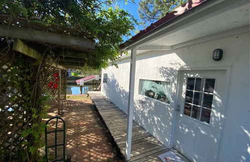 Avalon Beach Cottage | Waterfront 1 bedroom cottage in charming Milton/Pensacola with WiFi, AC