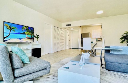 Eastern Shores Apartment | Waterfront 1BR, Parking , Walk to the Beach