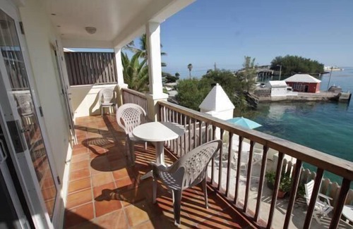 Somerset Village Cottage | Waterfront 2 Bedroom Cottage, Access to Private Beach