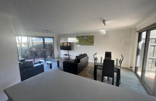 Lakes Entrance Apartment | Waterfront 2-bedroom apartment with WiFi, AC in Lakes Entrance