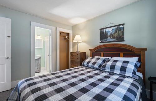 Holderness House | Waterfront 2 bedroom at squam (Suite 11)