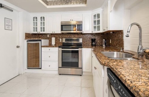 Pembroke Pines Villa | Waterfront 2-Story Villa with Heated Pool