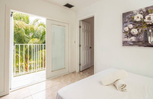 Pembroke Pines Villa | Waterfront 2-Story Villa with Heated Pool