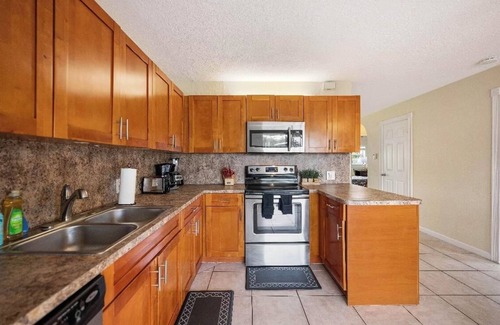 Pompano Beach Apartment | Waterfront-2BDR/2BTH -4 mins to the Beach+ Kayaks