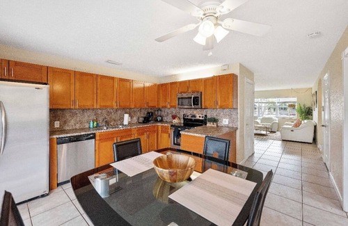 Pompano Beach Apartment | Waterfront-2BDR/2BTH -4 mins to the Beach+ Kayaks