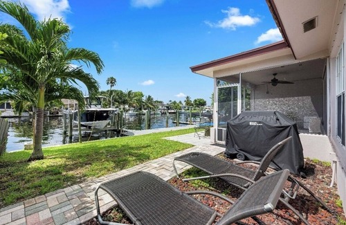 Pompano Beach Apartment | Waterfront-2BDR/2BTH -4 mins to the Beach+ Kayaks