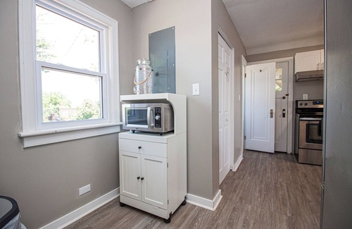 Leamington Cottage | Waterfront 3 Bd Cottage - Hot Tub & Pet Friendly