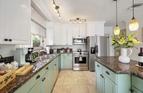 Cypress Lakes House | Waterfront 3 BDR Villa+Hot tub+Htd Pool+Kayaks+Pool table