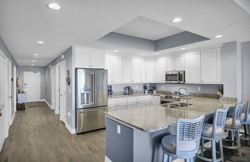 Clearwater Point Condo | ✔Waterfront |3BR |2Kings |Pool |Balcony |Beach