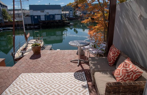 Waterfront House | WATERFRONT 47 SPINNIKER
