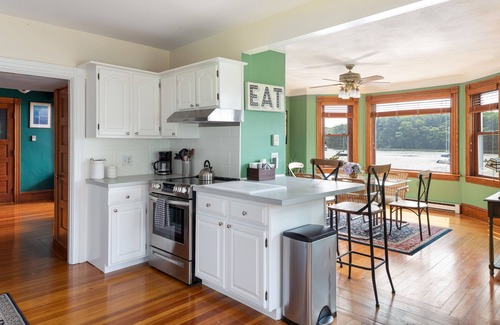 East Greenwich House | Waterfront 4bed, 3.5bath home in downtown East Greenwich walk to Main Street!