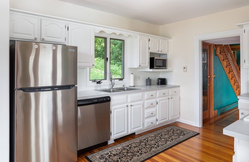 East Greenwich House | Waterfront 4bed, 3.5bath home in downtown East Greenwich walk to Main Street!